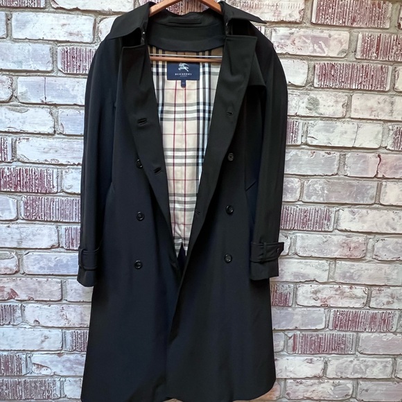 Burberry trench coat with leather belt - Picture 3 of 4